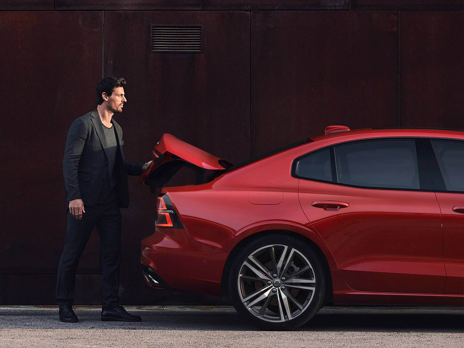 Динамичный седан Volvo S60 2019. Обзор рестайлинговой модели