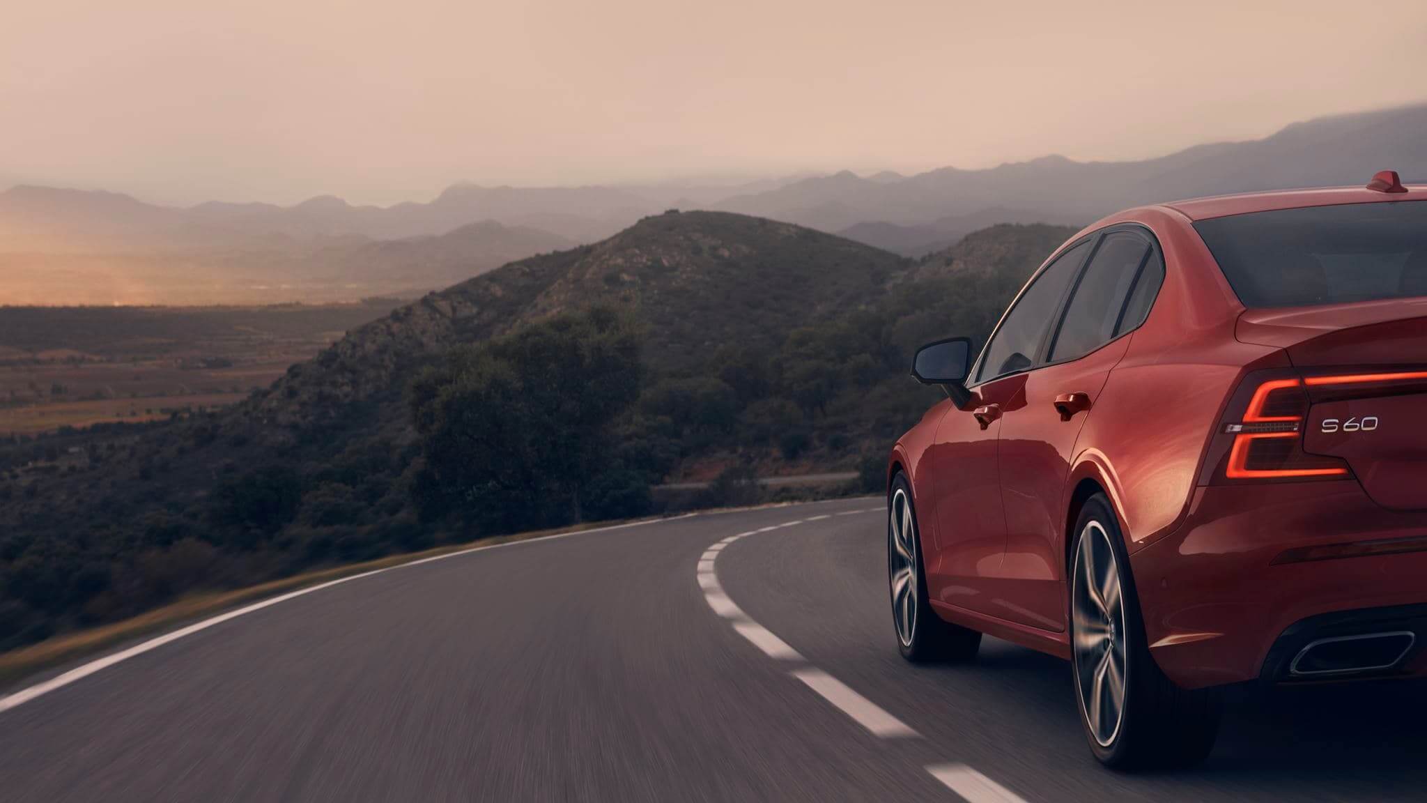Динамичный седан Volvo S60 2019. Обзор рестайлинговой модели