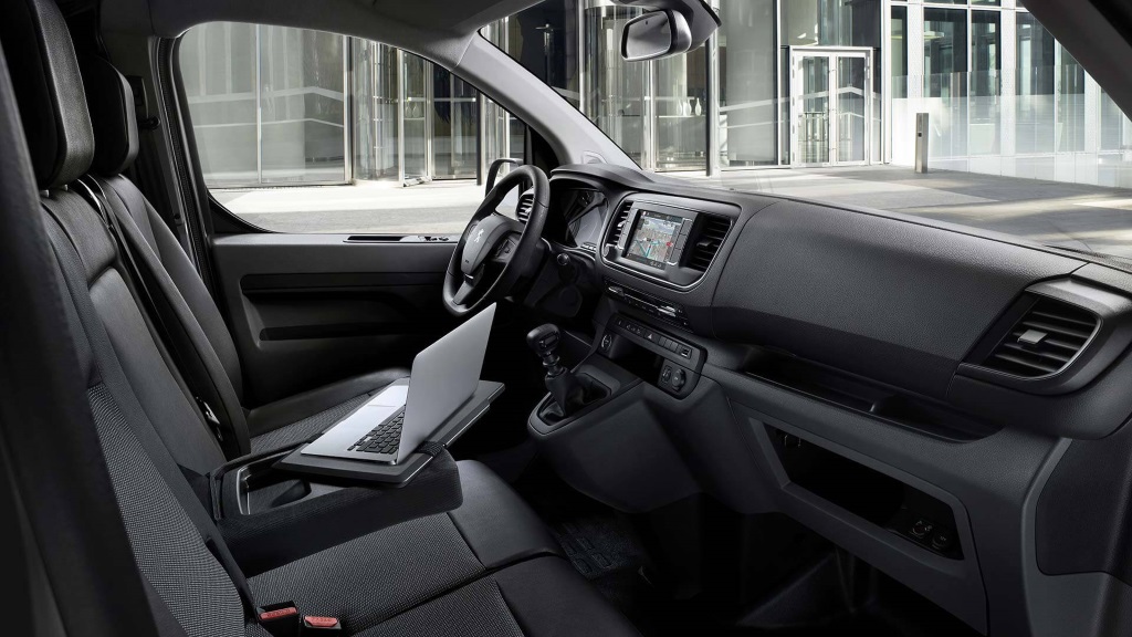 Интерьер Peugeot Expert 